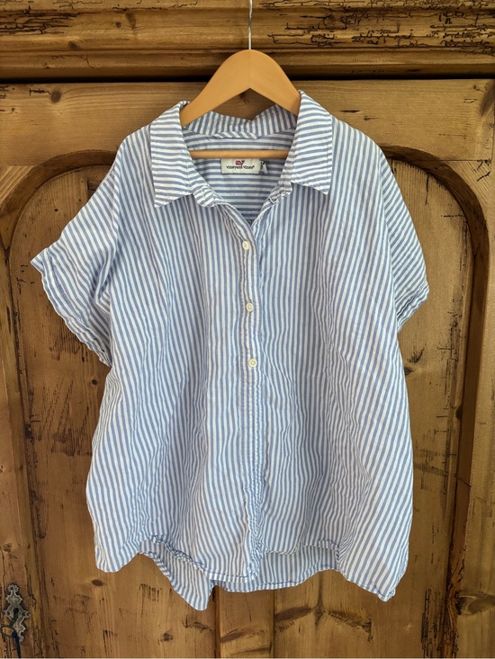Vineyard Vines Tops - Vineyard Vines Women’s Light Blue & White Stripe Boxy Blouse Size 14